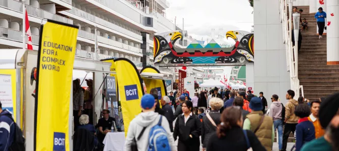 La foule profite de la journée du port